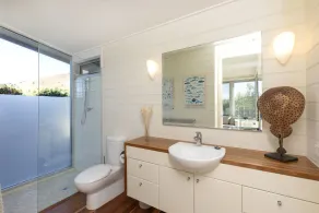 Stunning Private Luxury Absolute Beachfront Adult's Retreat - Image 4
