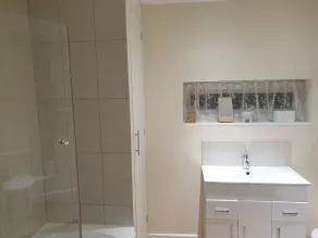 Immaculate 3-bed House in Bristol With Fast Wifi - Image 4
