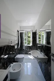 Real Modern Rapallo Retreat 2 Balconies 7-min Walk to Beach Sleeps 6 - Image 2