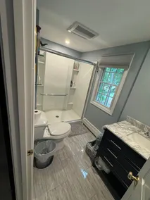4 BR, 2 salles de bain près de tout! 1/2 mile au centre 8/10 à la plage - Image 5
