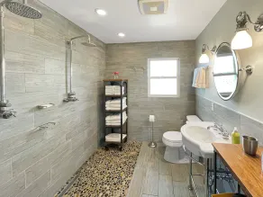 Happy Acres: Modern Luxury Country Farmhouse - Image 3