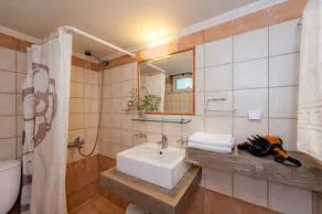 Massive Luxury Villa*private heated pool*Perfect 4 large groups up to 16 guests - Image 4