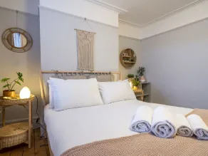 Exquisite 3 Floor Townhouse Perfect Location - Pass the Keys - Image 4