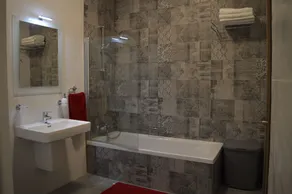 Muy bien acabado 3 dormitorios dúplex con piscina privada y vista al campo / al mar - Image 3
