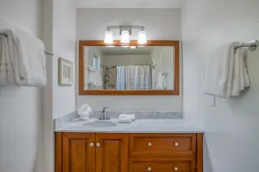 Modern Lakefront Home with Incredible Water Views, Next to Regatta Park - Image 2