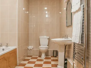 STONEY COTTAGE, pet friendly, with a garden in Narberth - Image 4