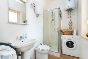 High-Speed Internet, large roof terrace (& outdoor kitchen), two beds, two bath. - Image 5
