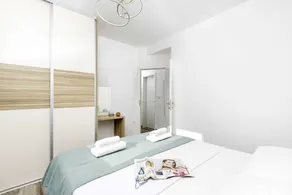 3-BR Family Haven for 6 with Pool and Garden Near Beaches - Image 5