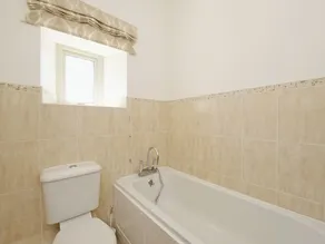 4 bedroom accommodation in Castleton - Image 3