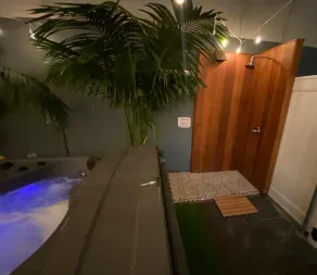 30’ From Sand- Studio Full Bath/Kitchen/In-Unit Laundry & Garage - Image 2