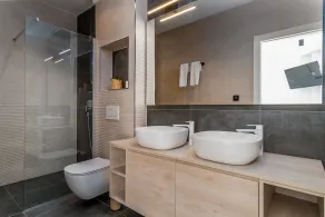 Luxusvilla Cecilia mit 4 Schlafzimmern mit Bad, 250 m vom Strand in Podstrana entfernt, max. 8 Personen - Image 5