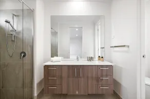 Spacious 5-Bed Home in Peaceful Point Cook - Image 4