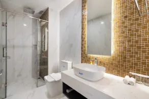 Sunny Madison Luxury Residence - Image 5