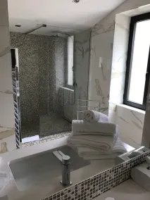 Roligt og landligt med opvarmet swimmingpool, stor have og jacuzzi i Avignon - Image 3