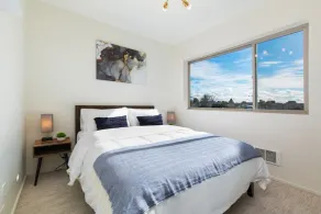 New modern 3B3B w/ rooftop deck & 240v EV charging - Image 5