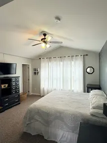 Home away from home! Entire townhome- large backyard. Close to many colleges. - Image 4