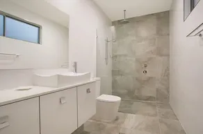 STUNNING DESIGNER HOME – Exceptional Quality - Image 4