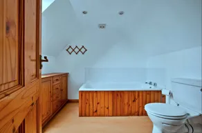 Spacious 3 Bedrooms, Sleeps 6  Spectacular Loch Views & Enclosed Garden - Image 2