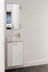 Este apartamento no rés do chão tem 65 m2 de espaço com um piso em espinha. - Image 4
