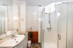 Warm & welcoming City Centre apartment near to Meadows - Image 5