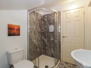 TOP LODGE, pet friendly, character holiday cottage in Penhow - Image 3