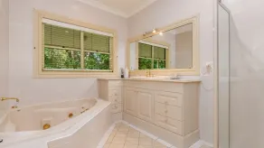 Island Getaway - Riverside Retreat Near Yamba - Holiday Yamba - Image 4