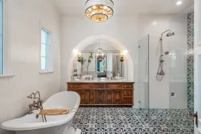Romantic Spanish Mansion In Pasadena! - Image 5