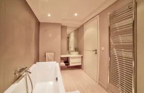 6 Bedrooms Luxury Villa - Image 4