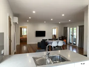 House in Belmont fully renovated - Image 5