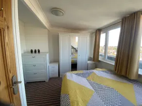 Pet Friendly Top Floor Apt w Sea View Sleeps 5 - Image 4