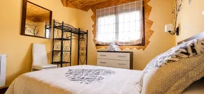 Apartment 'El Guardaviñas Gallocanta' with Mountain View, Shared Terrace and Wi-Fi - Image 4