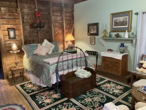 100 year old Restored Cottage with modern comforts near Milledgeville Ga. & Lake - Image 4