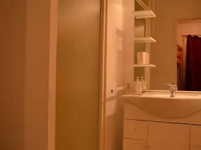 2-Bedroom Cabin Apartment with Parking, Lake View - Image 2