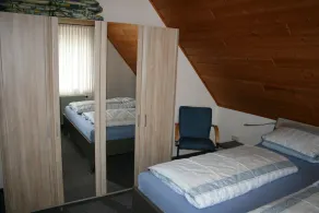 Bright, friendly apartment with balcony for rent - Image 3