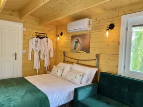 Beautiful studio style lodge, located in the Kent countryside - Image 5