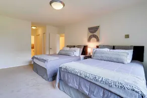 Prime Location! Spacious & Comfy - Image 5
