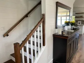 Luxury Mill River waterfront cottage w/ fireplace - Image 2