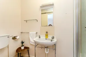 April Cottage - Image 4