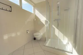 Cozy spacious house with fireplace. Walking distance from the beach - Image 5