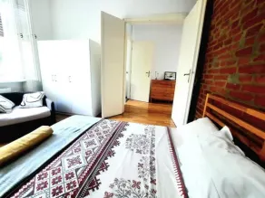 Apartment in historic building - Sleeps 4 - Image 4