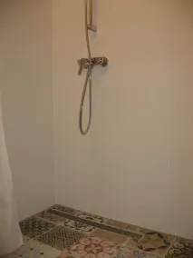 casa, em um bairro tranquilo, a 300 metros da praia ea 50 metros do Centrum - Image 3