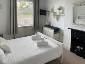 2 bedroom accommodation in School Steps - Image 5