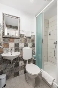 Captain's Guest House - Image 4