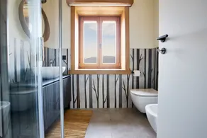 Apartment im luxuriösen Chalet „Baita Treeb Tramontana“ mit Seeblick & privater Terrasse in Civenna - Image 2