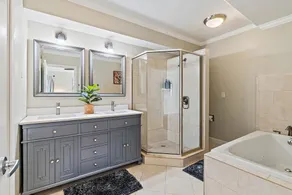 Spacious HOME sleep 19+ - heated pool option and LAKE VIEW - Image 2