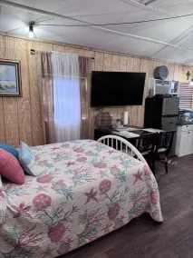 The Hideout<br>Less than 5 minutes from Lake Palestine. Seventy five a nt.  - Image 4