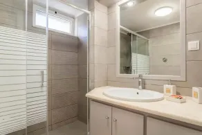 Stelianas House Top Floor Apartment with Private Jacuzzi - Image 3