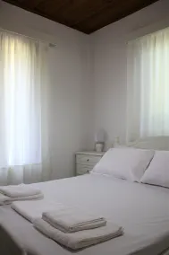 Amarynthos Beachfront Vacation House with garden - Image 3