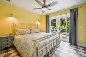 Cozy Retro Cottage located less then 2 blocks from the Gulf Beach - Heated Pool in Private Oasis! - Image 3