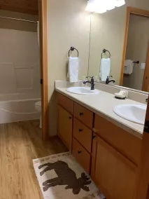 MEILLEUR emplacement à Sunriver / 10 passes SHARC / AC / WIFI / immense chambre avec lits superposés / bain à remous / vélos - Image 3